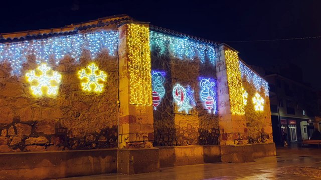 La magia de la navidad llega a Carbajosa con su encendido oficial de luces