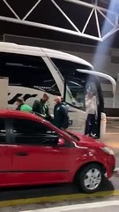 Palmeirenses protestam contra Bruno Henrique e Scarpa em Curitiba