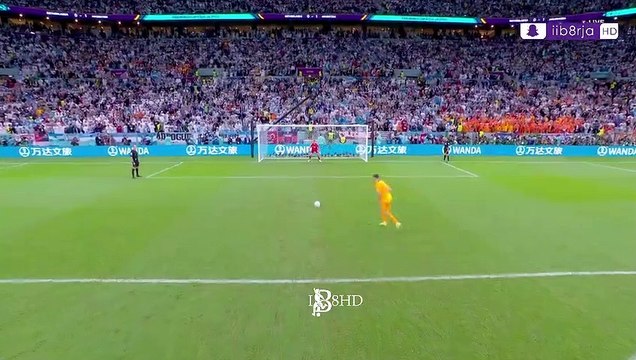 ¿Querés dos? El Dibu te ataja dos: la segunda que tapó y el festejo del equipo