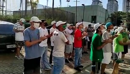 Torcida do Palmeiras protesta contra árbitro da segunda final
