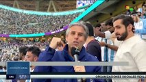 Fanáticos celebran en el estadio Lusail la victoria de Argentina sobre Países Bajos en Qatar 2022