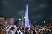 BUENOS AIRES - Arjantin halkı yağmura aldırış etmeden milli takımlarının zaferini kutladı