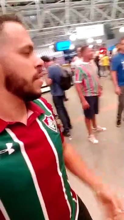 Torcedor do Fluminense provoca goleiro Cássio