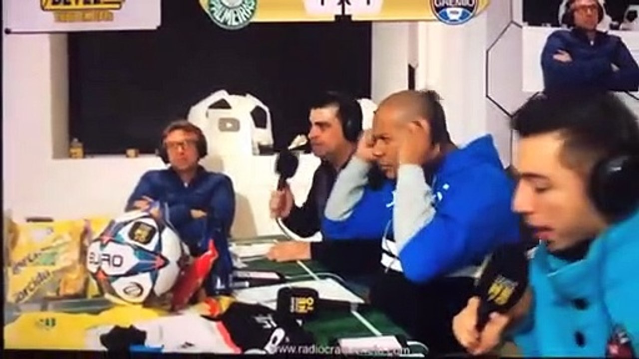 Neto comemora classificação do Grêmio e debocha Palmeiras com camisa do Grêmio