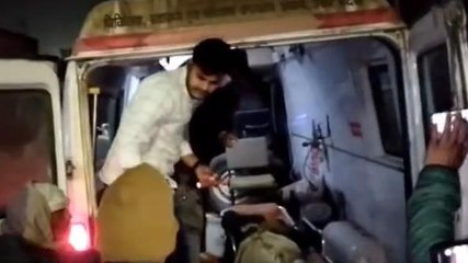 बड़ा हादसा: बारातियों से भरी बस नाले में पलटी, एक की मौत दर्जनभर हुए घायल