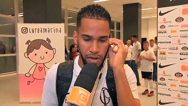 Everaldo comemora primeiro gol pelo Corinthians e homenageia o pai