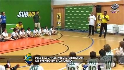 Pelé e Michael Phelps fazem a festa da criançada em evento