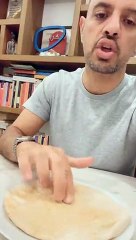 طبيب ينصح بالابتعاد عن تناول الخبز الأبيض: يؤدي إلى انفجار في مستويات السكر بالدم