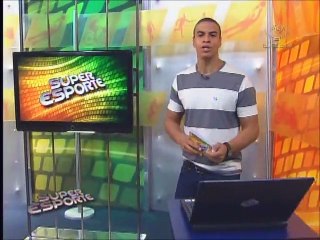 Thiago Oliveira conversa com o zagueiro Maurício Ramos