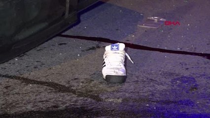 KONTROLDEN ÇIKAN OTOMOBİL DİREĞE ÇARPARAK TAKLA ATTI; 3 YARALI