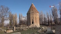 700 yıllık tarihi yapının siluetini bozan yurt yıktırıldı