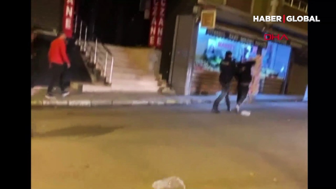 Polise "Kafana sıkarım" deyince biber gazını yedi! O anlar kameraya böyle yansıdı