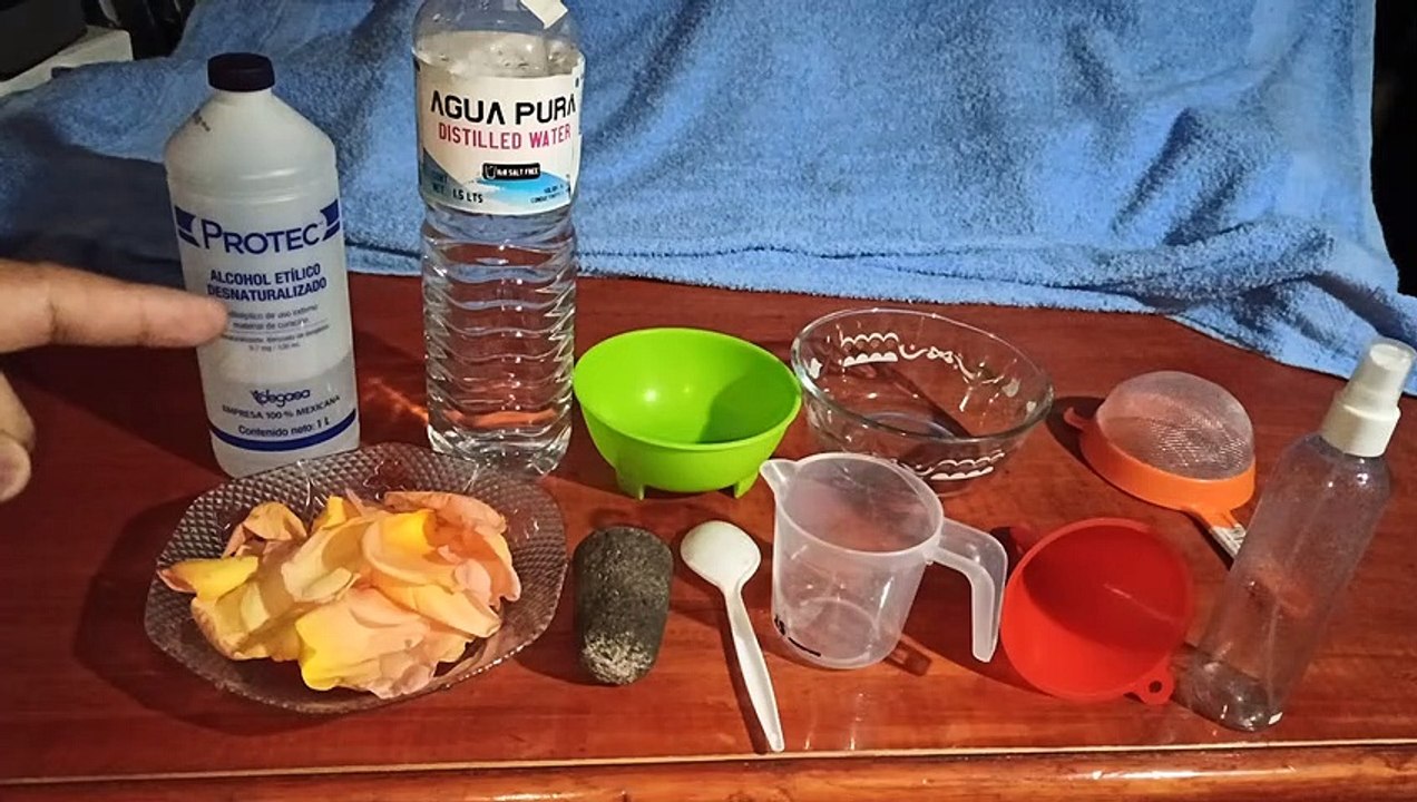 Cómo hacer perfume de rosas casero con sólo tres ingredientes