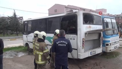 Sürücü kursuna ait minibüs park halinde alev aldı