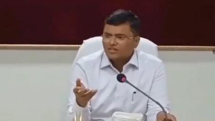 मऊ: जिलाधिकारी ने गुंडा एक्ट के तहत 10 लोगों को किया जिला बदर, देखें खबर