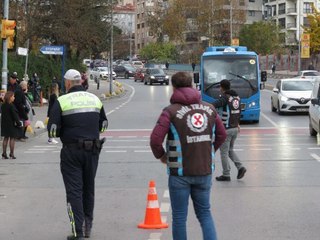 KADIKÖY'DE POLİS YOLCU GİBİ BİNDİ, MİNİBÜSÇÜLERE CEZA YAĞDI