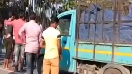 চাকায় পিষে ছাত্রীকে টানলো গাড়ি!রক্তে ভাসলো রাস্তা,হাড়হিম ভিডিয়ো