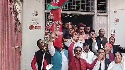 गोरखपुर: मैनपुरी में जीत के बाद &#039;चाचा-भतीजे&#039; के मिले सुर, राजनीतिक हलचल हुई तेज