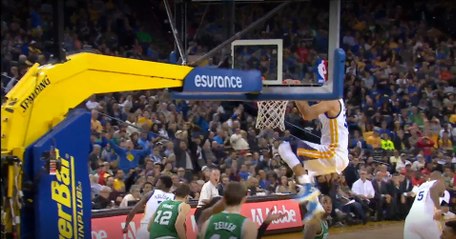 NBAHistory: Stephen Curry two-handed slam in 2015