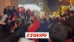 Les supporters marocains exultent de joie sur les champs-Elysées - Foot - CM 2022