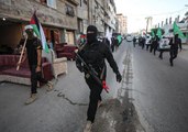 Hamas'tan kuruluşunun 35. yıl dönümünde askeri geçit töreni