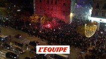 La joie sur les Champs-Élysées des supporters du Maroc - CM 2022 - MAR