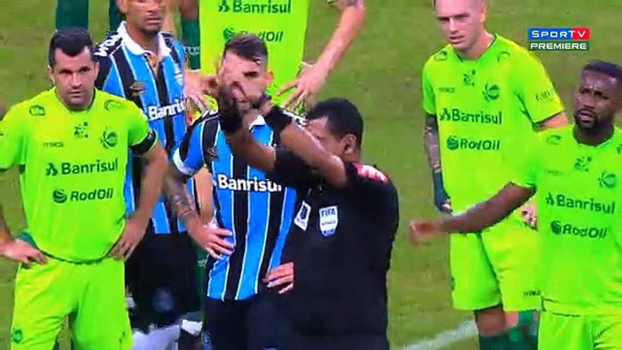 Melhores momentos da vitória do Grêmio sobre o...