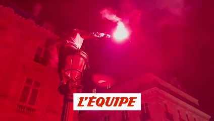 La joie des supporters du Maroc sur les Champs-Élysées  - Foot - CM 2022