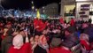 18h43 : la joie des supporters marocains sur le Vieux Port