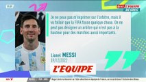 Messi charge M. Lahoz, l'arbitre de Pays-Bas - Argentine - CM 2022 - ARG