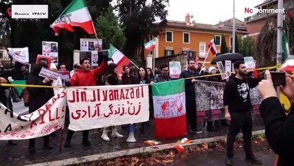 Tải video: Manifestazioni a Roma contro la dittatura di Teheran