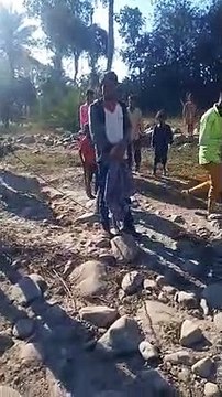 Villagers caught the youth who entered with the intention of stealing, tied him with a rope, handed him over to the police