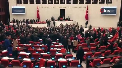 İçişleri Bakanı Soylu, Genel Kurul'da protesto edildi; yuhalandı, pankart fırlatıldı