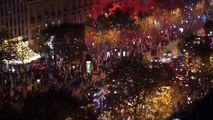 La joie sur les Champs-Élysées des supporters des Bleus - CM 2022 - Bleus