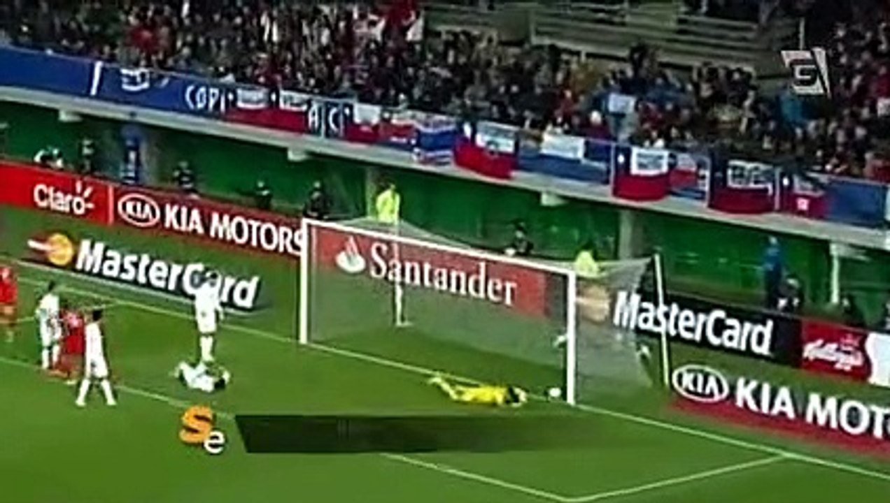 Guerrero marca três e garante classificação do Peru à semi