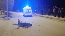 Hafif ticari araç ile motosiklet çarpıştı: 1 ölü, 2 yaralı