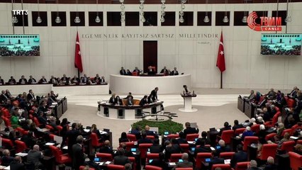 Sera Kadıgil'den Bakan Soylu'ya: "Süleyman, Ben Cinsiyetsiz Değilim; Her 25 Kasım'da, 8 Mart'ta Tir Tir Titreyerek Yasaklamaya Çalıştığın Kadınlardan...