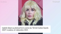 Isabelle Adjani métamorphosée non loin de Naomi Campbell : adieu la chevelure blonde...