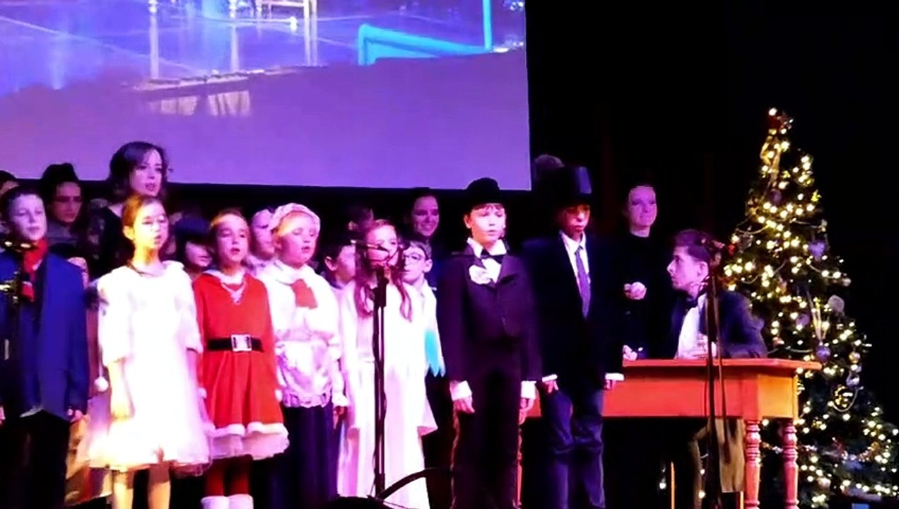 Brumath Ecole Davidia les enfants spectacle Scrooge