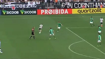 Carlos Augusto abre o placar para o Corinthians diante da Chapecoense