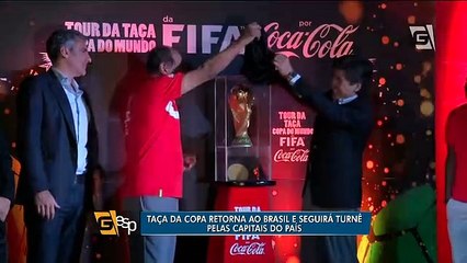 Taça da Copa retorna ao Brasil e seguirá pelas capitais do país