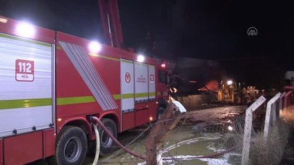 Mobilya fabrikası yangında hasar gördü