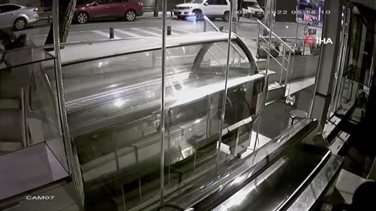 "Bu kadar da olmaz" dedirten hırsızlık: Dondurma dolabının altındaki ızgarayı çaldılar