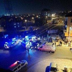 MALATYA'DA İŞÇİ SERVİSİ İLE OTOMOBİL ÇARPIŞTI 13 YARALI