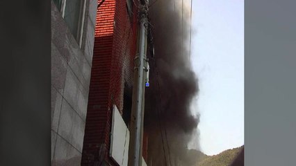 경북 문경 리모델링 작업하던 건물에서 불...3명 다쳐 / YTN