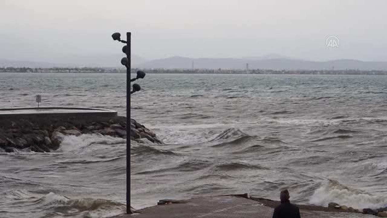 BALIKESİR - Edremit Körfezi'nde lodos etkili oluyor
