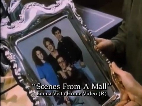 Scènes de ménage dans un centre commercial Bande-annonce (EN)