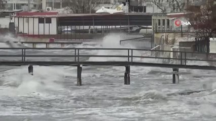Lodos Kuzey Ege'de hayatı olumsuz etkiliyor