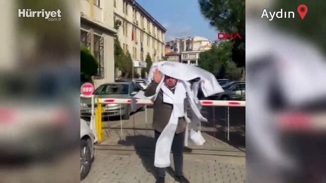 10 metre uzunluğundaki 120 makbuzu gösterip herkesi vergi ödemeye davet etti