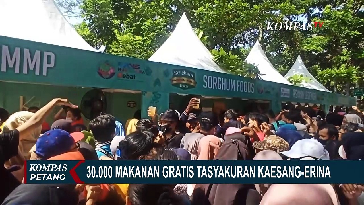 Warga Rela Antre Demi Dapat Makanan Gratis yang Telah Disiapkan di Tasyakuran Kaesang-Erina